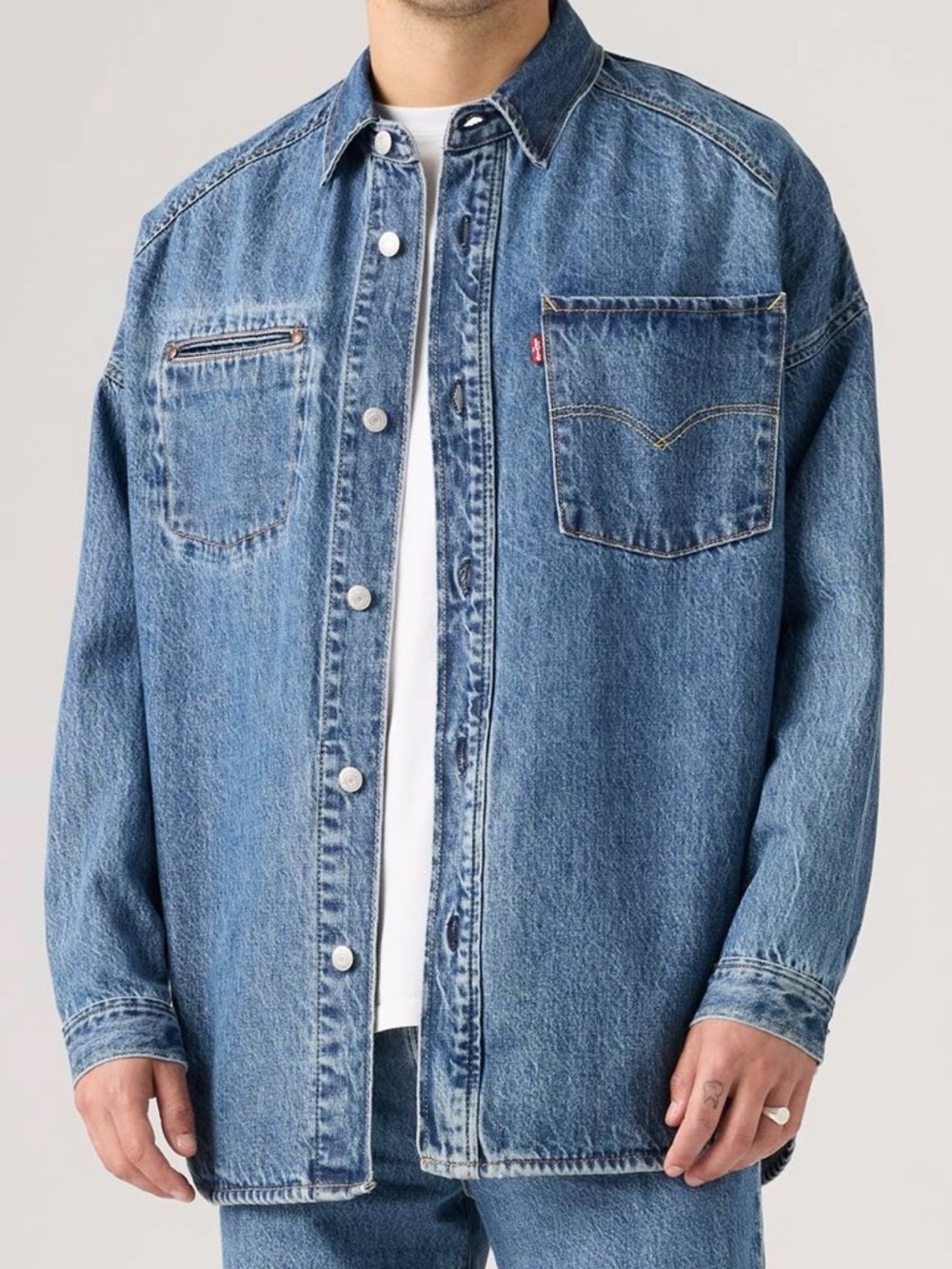 Levi's Men’s Light Blue Relaxed Denim Shacket Size: S ( Very Big ) -NWT